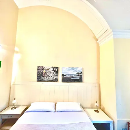 Bed & Breakfast Il Giardino Falcone Aeroporto di Catania Fontana Rossa